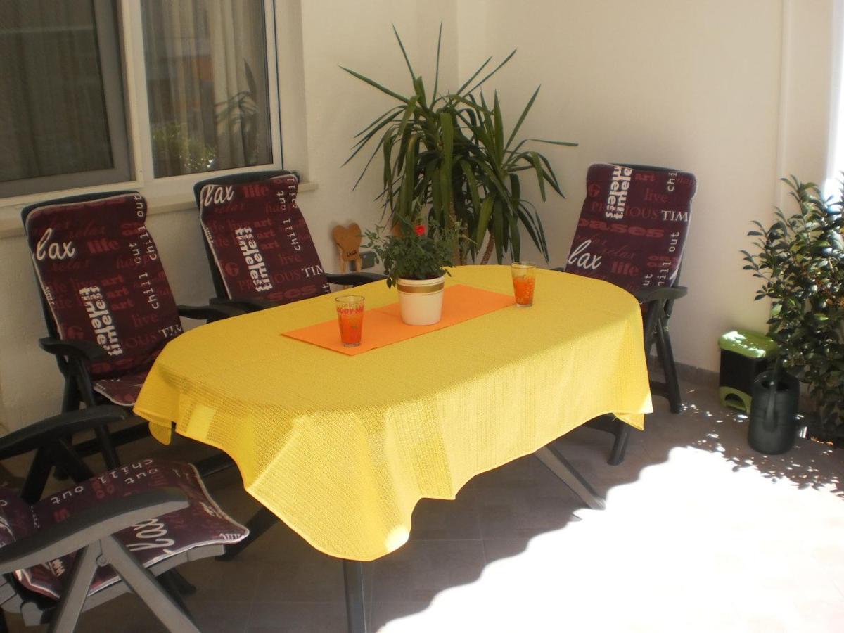 Apartment Lana Omiš Eksteriør billede